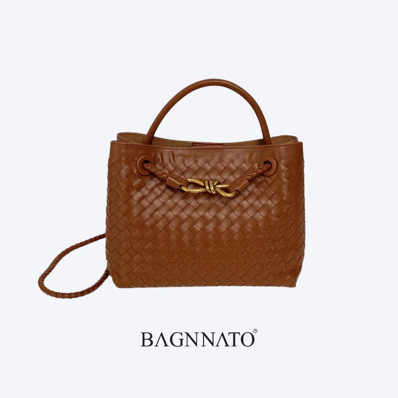 Bolsa Satchel em Couro Feminina com Fivela de Metal