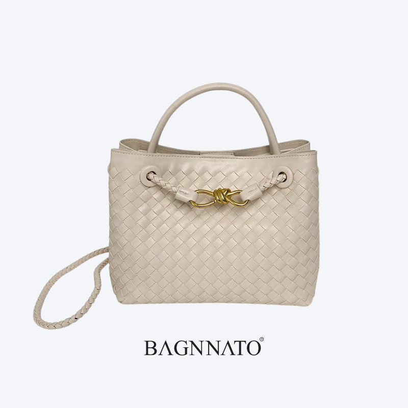 Bolsa Satchel em Couro Feminina com Fivela de Metal