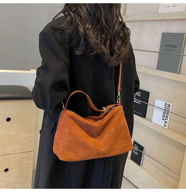 Bolsa retrô avançada para mulheres 2024 nova bolsa de ombro fosca texturizada com grande capacidade bolsa crossbody para deslocamento
