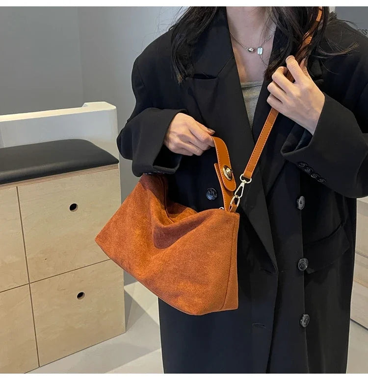 Bolsa retrô avançada para mulheres 2024 nova bolsa de ombro fosca texturizada com grande capacidade bolsa crossbody para deslocamento