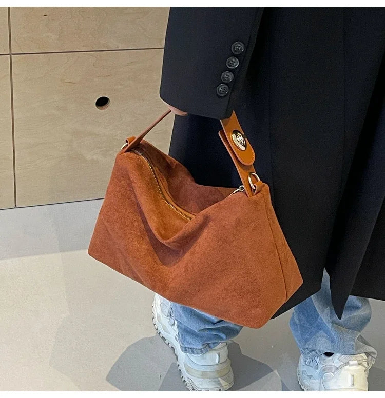 Bolsa retrô avançada para mulheres 2024 nova bolsa de ombro fosca texturizada com grande capacidade bolsa crossbody para deslocamento