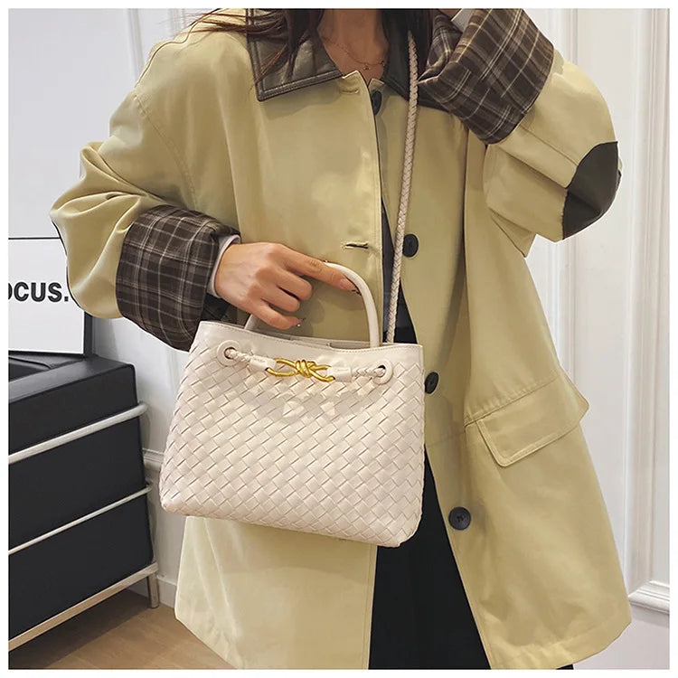 2025 Novo! Bolsa feminina elegante com fivela de corda de metal tecida à mão - multifuncional, ideal para viagens e deslocamento