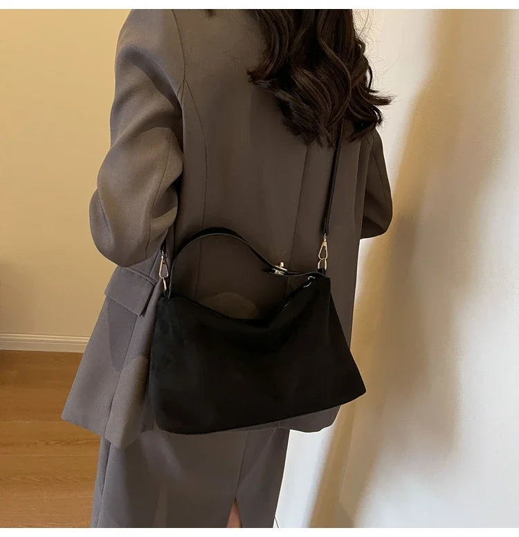 Bolsa retrô avançada para mulheres 2024 nova bolsa de ombro fosca texturizada com grande capacidade bolsa crossbody para deslocamento