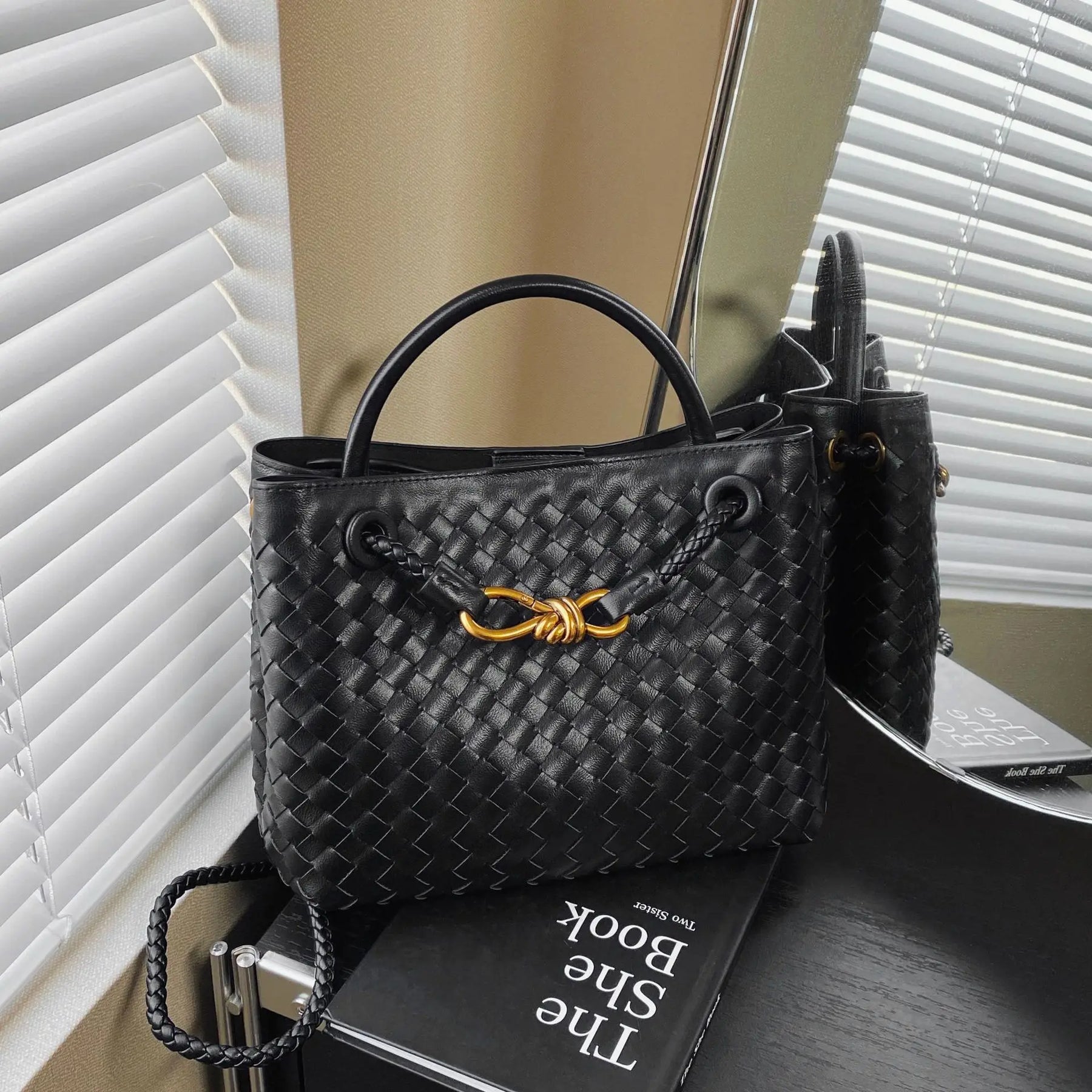 2025 Novo! Bolsa feminina elegante com fivela de corda de metal tecida à mão - multifuncional, ideal para viagens e deslocamento