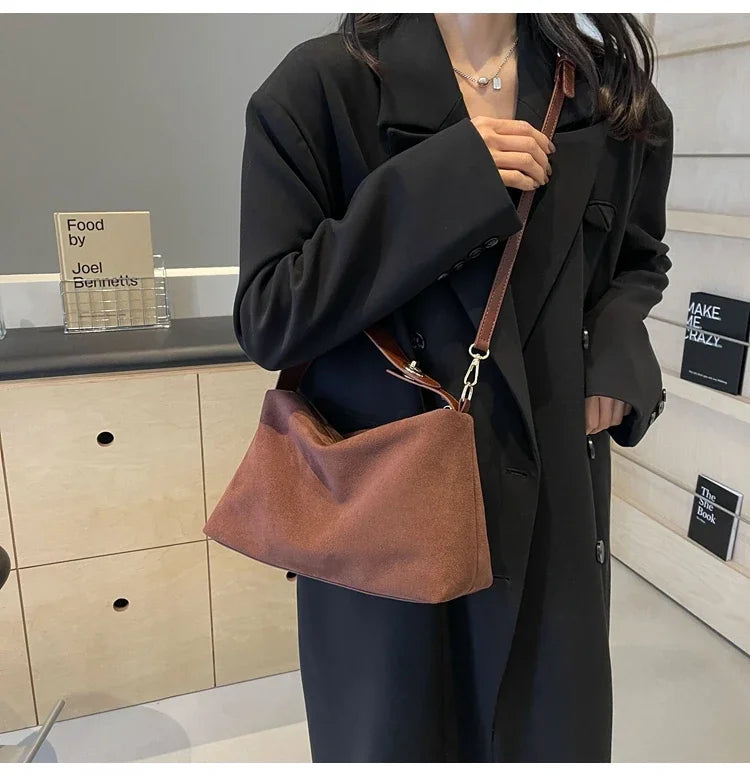 Bolsa retrô avançada para mulheres 2024 nova bolsa de ombro fosca texturizada com grande capacidade bolsa crossbody para deslocamento