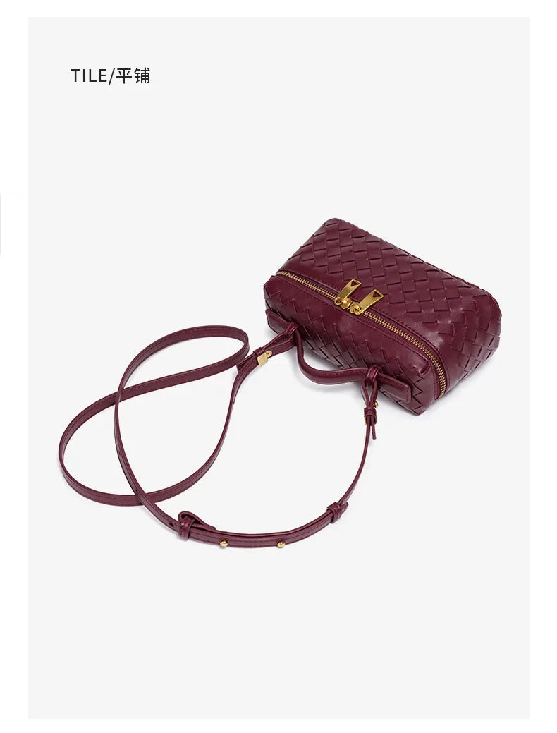 Bolsa feminina elegante e clássica inspirada na moda de Paris com pingente e logotipo vintage minimalista