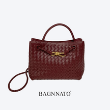 Bolsa Satchel em Couro Feminina com Fivela de Metal