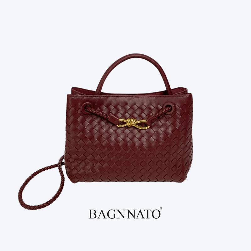 Bolsa Satchel em Couro Feminina com Fivela de Metal