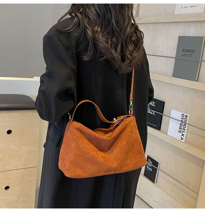 Bolsa retrô avançada para mulheres 2024 nova bolsa de ombro fosca texturizada com grande capacidade bolsa crossbody para deslocamento