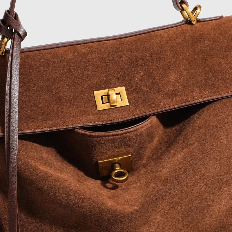 Sacolas de camurça sintética vintage para mulheres bolsas de designer de luxo e bolsas 2024 novo em bloqueio decoração grande capacidade alça superior nas axilas bolsa de ombro alta qualidade Frete grátis