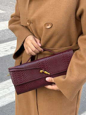 Saco borgonha cereja vermelho envelope vinho vermelho envelope de luxo nova bolsa moda europeia e americana crocodilo flip mão órgão b