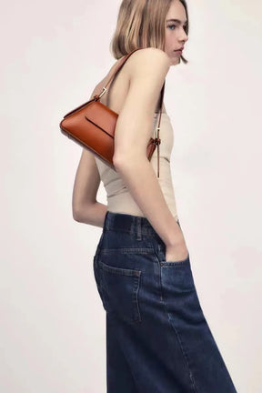 Nova bolsa feminina moda sacos de ombro flip capa cor sólida saco de mão lazer versátil nicho design commuter axilar sacos